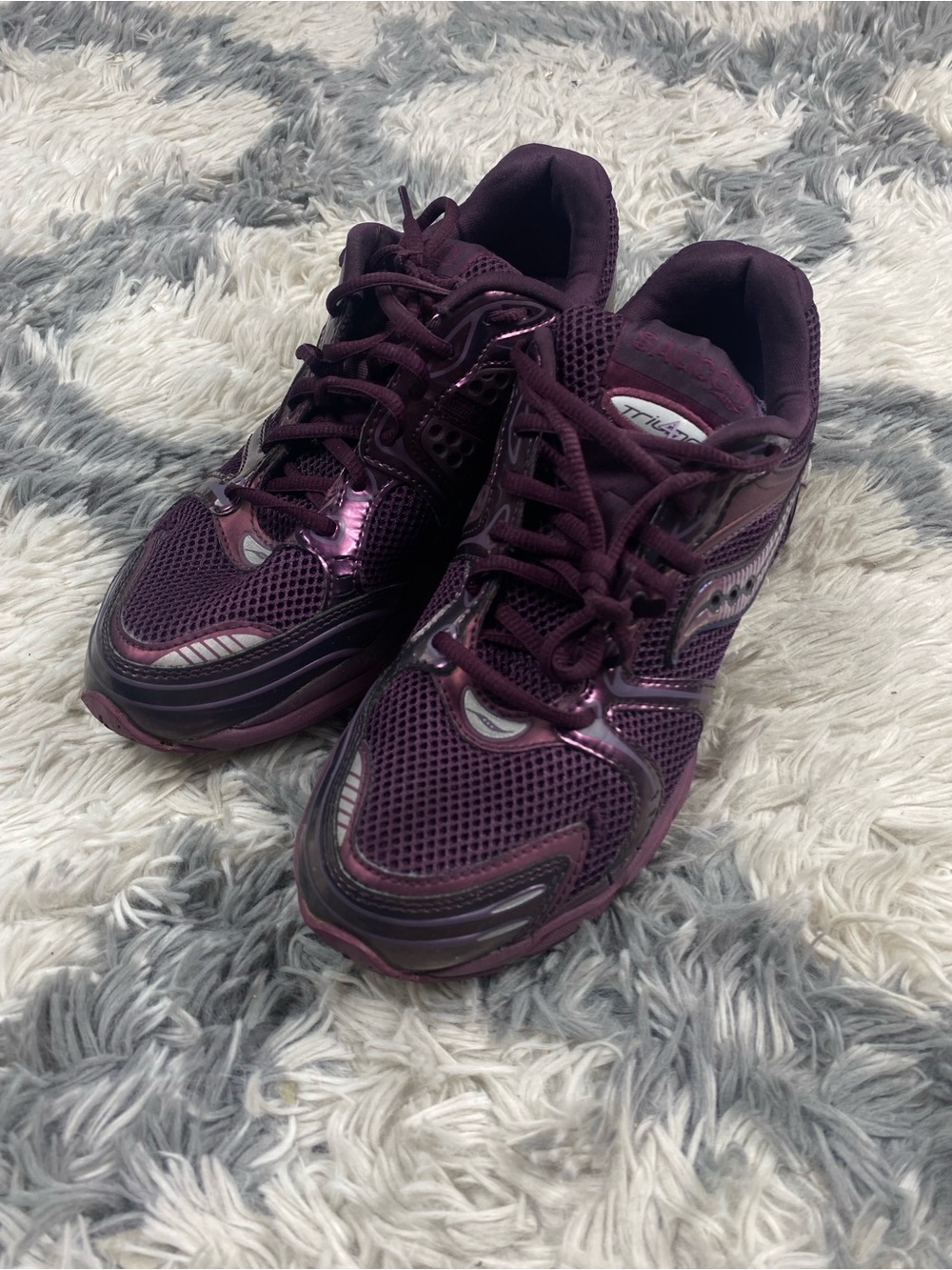Saucony Progrid Triumph 4 Purple Athletic Running Shoes Sneakers Size 8.5 Wmns
